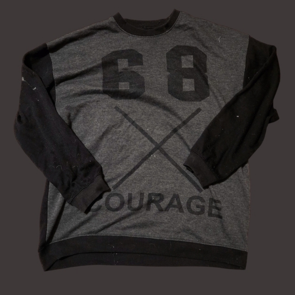 Men's long sleeve shirt.